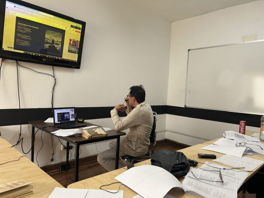 Dra. Elena Lanzoni impartiendo seminario sobre la filosofía de Giacomo Leopardi en ICTE